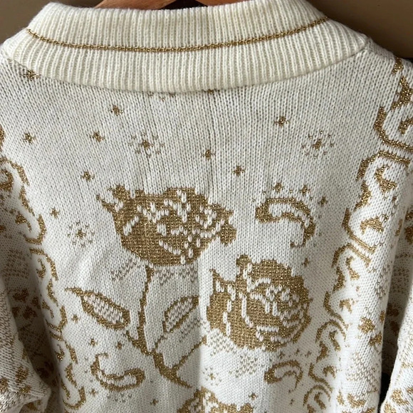 Vintage Dana Scott Like New Cream Sweater with Gold Rose Pattern. Size L - Picture 11 of 12